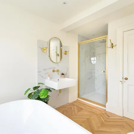 Park House, Feriehus *